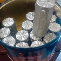 scatola tonda natalizia in latta con 12 grosse can