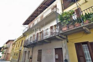 5 LOCALI IN CENTRO PAESE
