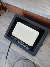 Faretto LED per esterno