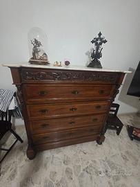 Cassettone antico con marmo