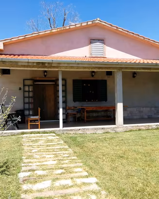 Villa di campagna con piscina, grande giardino e u