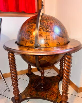 Mobile bar mappamondo