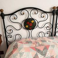 Testiera letto in ferro battuto decorato