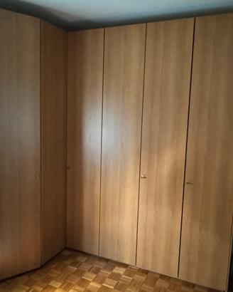 Camera matrimoniale con armadio ad angolo