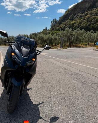 Yamaha Tmax 560