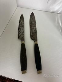 Coppia di antichi coltelli punzonati