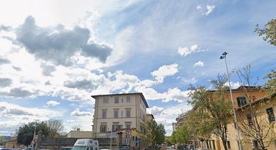 Ampio bilocale con condominio incluso