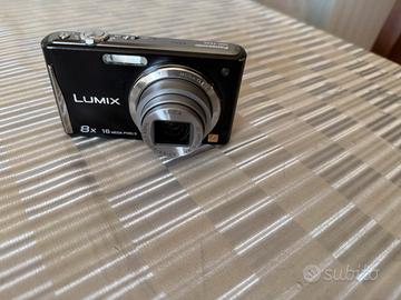 Fotocamera digitale compatta