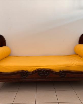 Letto singolo d ‘arredo in noce nazionale massello