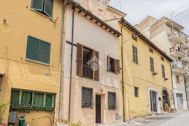 4 LOCALI A BRACCIANO