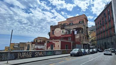 3 LOCALI A NAPOLI