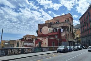 3 LOCALI A NAPOLI
