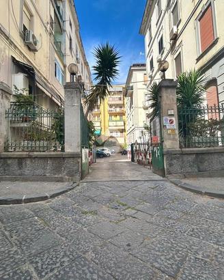 3 LOCALI A NAPOLI