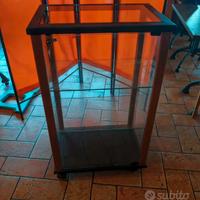 vetrina espositiva in vetro