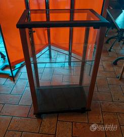 vetrina espositiva in vetro