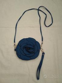 Pochette blu elettrico con tracolla modello rosa 