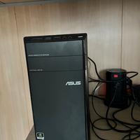 Pc fisso con monitor e casse