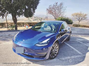 TESLA M3 AWD  long range 