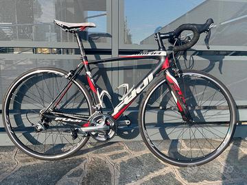Bicicletta da corsa carbonio Fuji Shimano 105