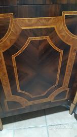 Angoliera intagliata a mano 