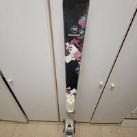 Sci con attacchi da donna Rossignol misura 146 cm