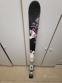 Sci con attacchi da donna Rossignol misura 146 cm