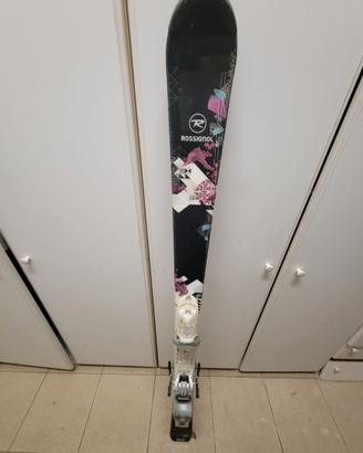 Sci con attacchi da donna Rossignol misura 146 cm