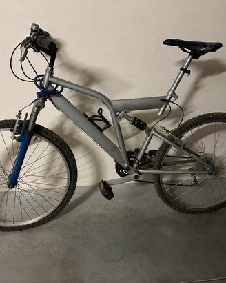 Mountain Bike "full suspended"