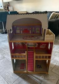 Casa delle bambole in legno
