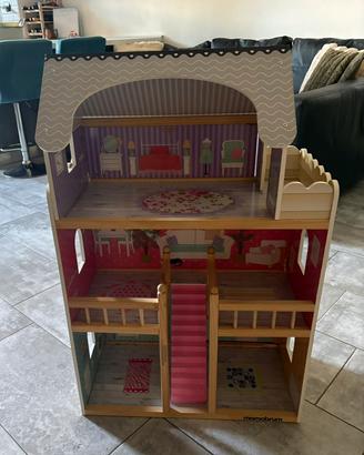 Casa delle bambole in legno