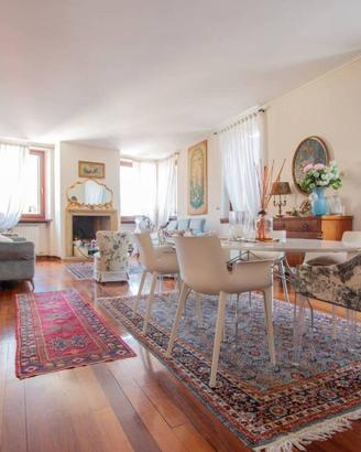 Appartamento di 266 m² con più di 5 locali a Veron