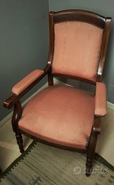 Poltrona in stile con braccioli imbottita