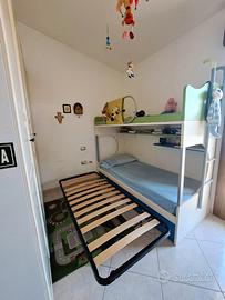 letto a castello + lettino a scomparsa sotto
