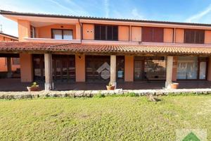 NEGOZIO A SAN TEODORO