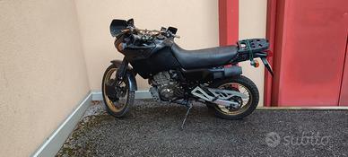 Honda Dominator 650 RD02A del 1990