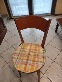 Tavolo cucina più quattro sedie e relativi cuscini