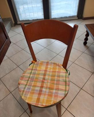 Tavolo cucina più quattro sedie e relativi cuscini