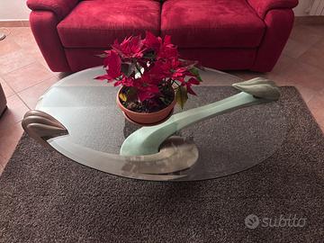 Tavolino da salotto in vetro e design moderno