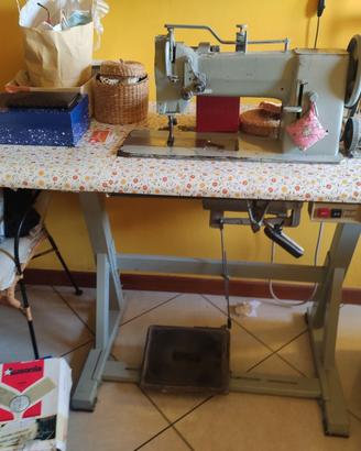 Macchina da cucire triplice