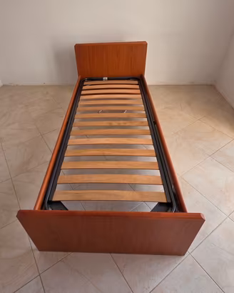 Letto singolo color ciliegio, rete a doghe inclusa