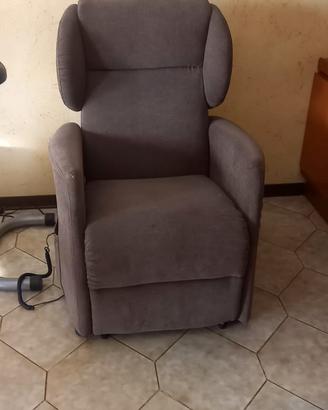 poltrona alzapersona elettrica 
