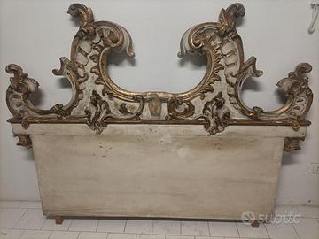 Testiera letto in legno decorato + comodino