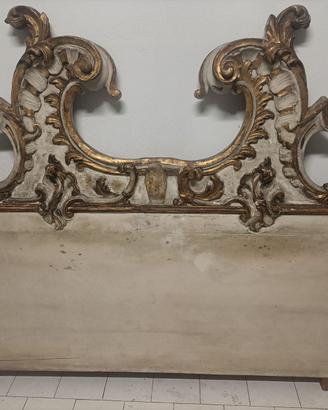 Testiera letto in legno decorato + comodino
