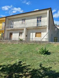 Casa indipendente con terreno-Pergola(Marsico N)