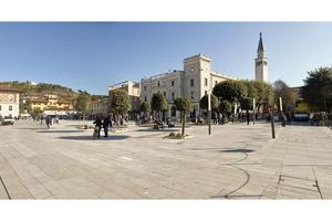 Stabile ,locale ufficio /appartamento