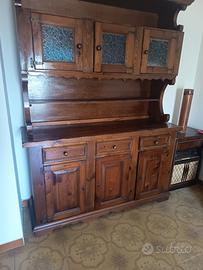 credenza vintage in legno con alzata e vetrinetta