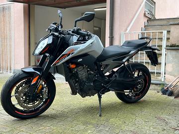 Ktm duke 790 l depotenziata A2