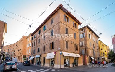 Trilocale al primo piano, Terrazzo 35mq , Posto Au