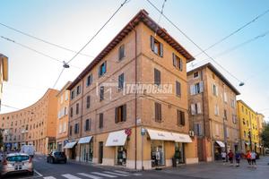 Trilocale al primo piano, Terrazzo 35mq , Posto Au