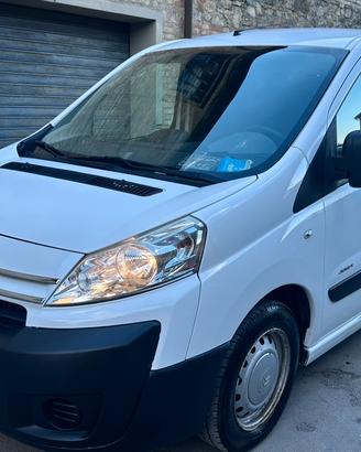 Citroen Jumpy con gancio traino